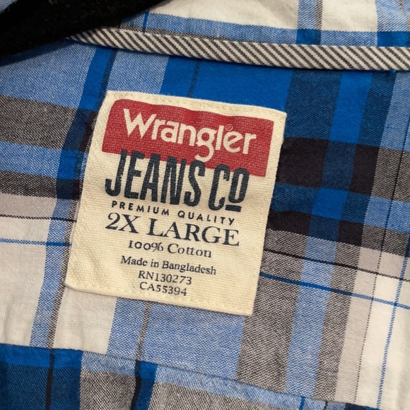 Wrangler button up - Picture 2 of 3